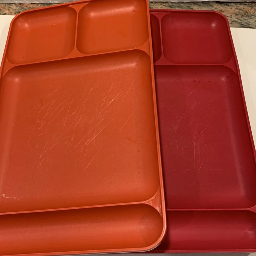 Tupperware dinner trays (2) - Picture 2 of 3